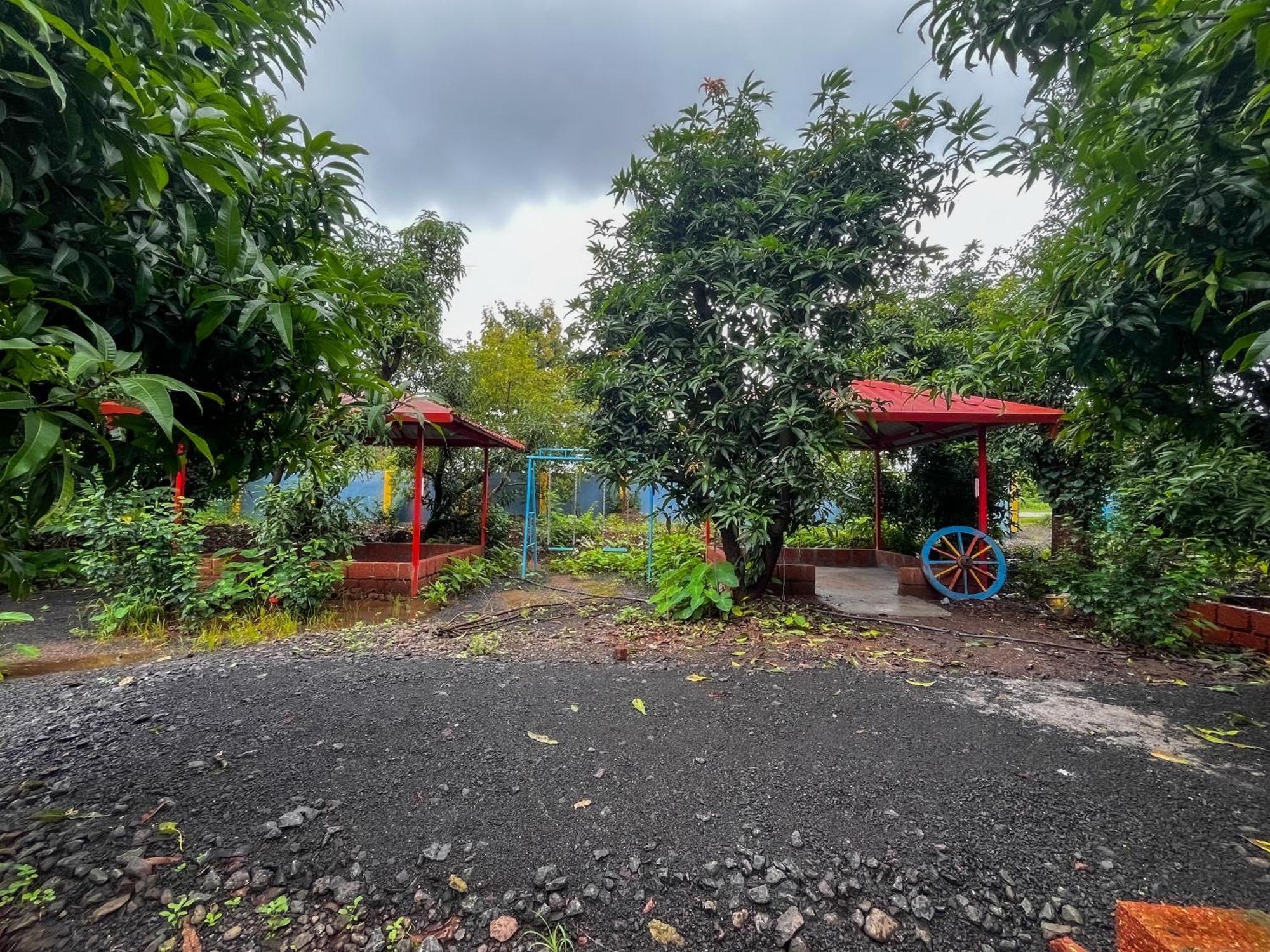 Karjat In Resort エクステリア 写真