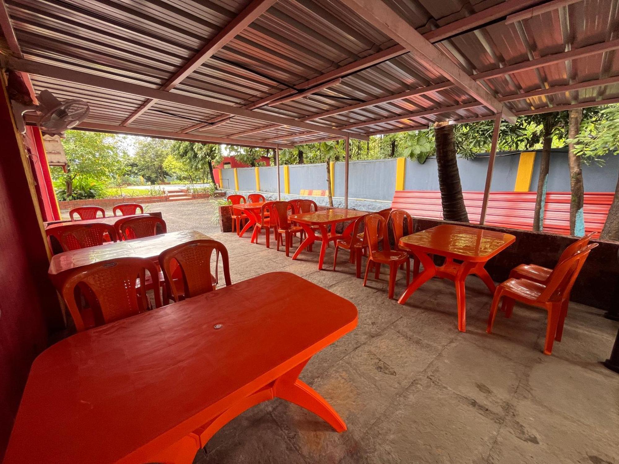 Karjat In Resort エクステリア 写真