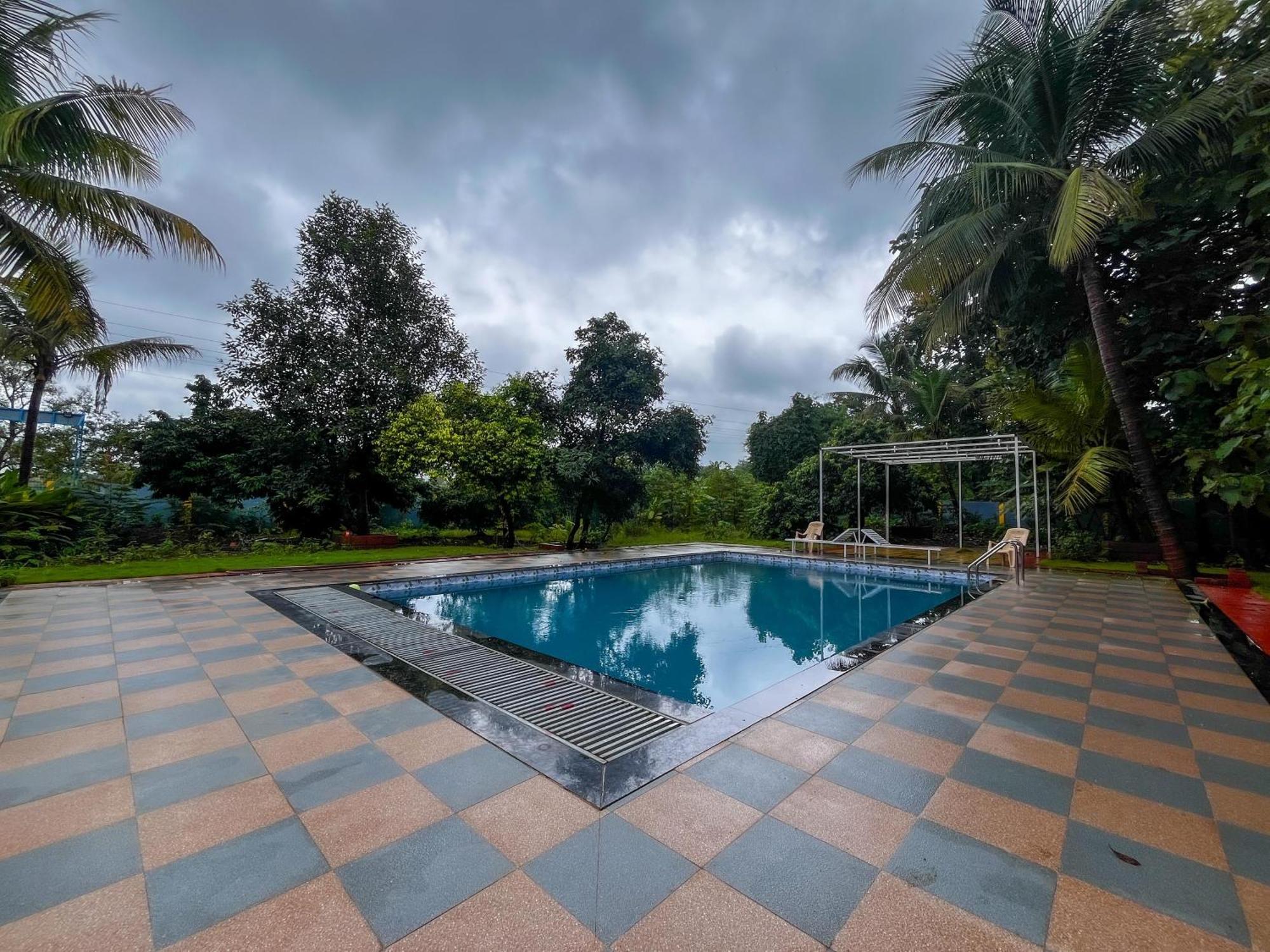 Karjat In Resort エクステリア 写真