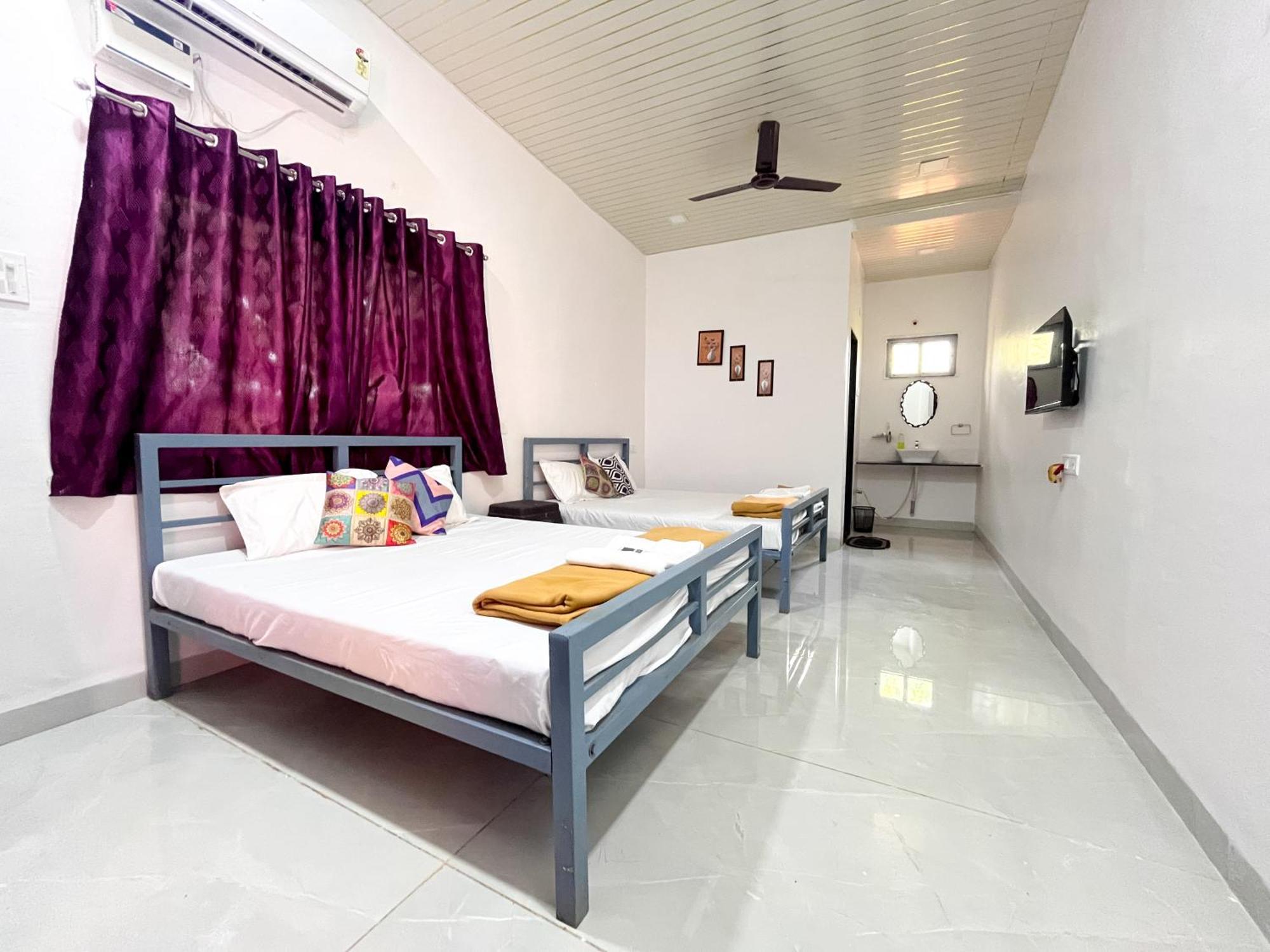 Karjat In Resort エクステリア 写真