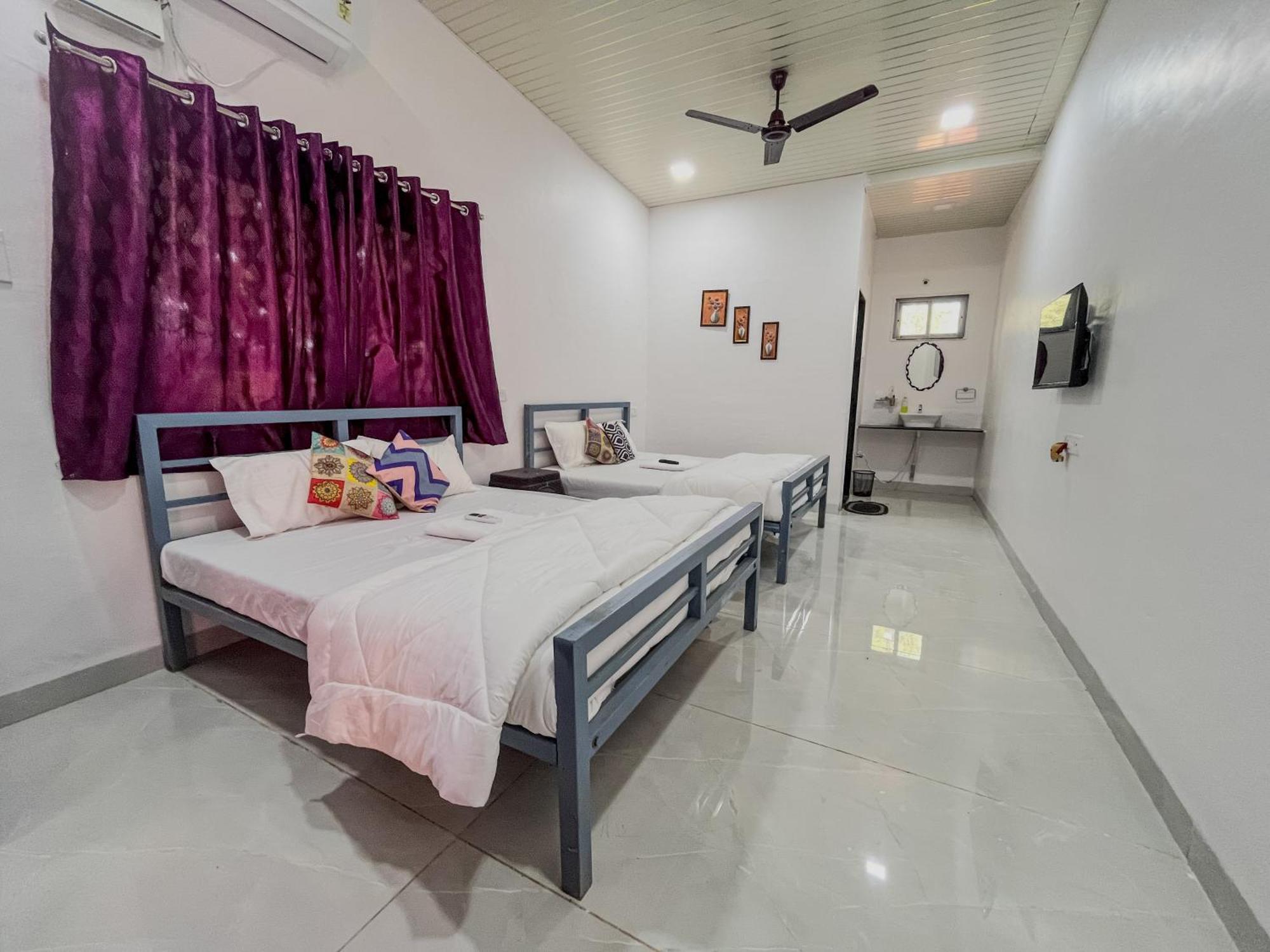 Karjat In Resort エクステリア 写真