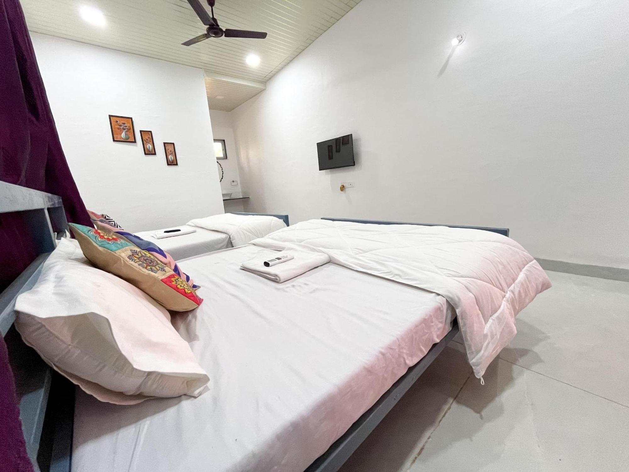 Karjat In Resort エクステリア 写真