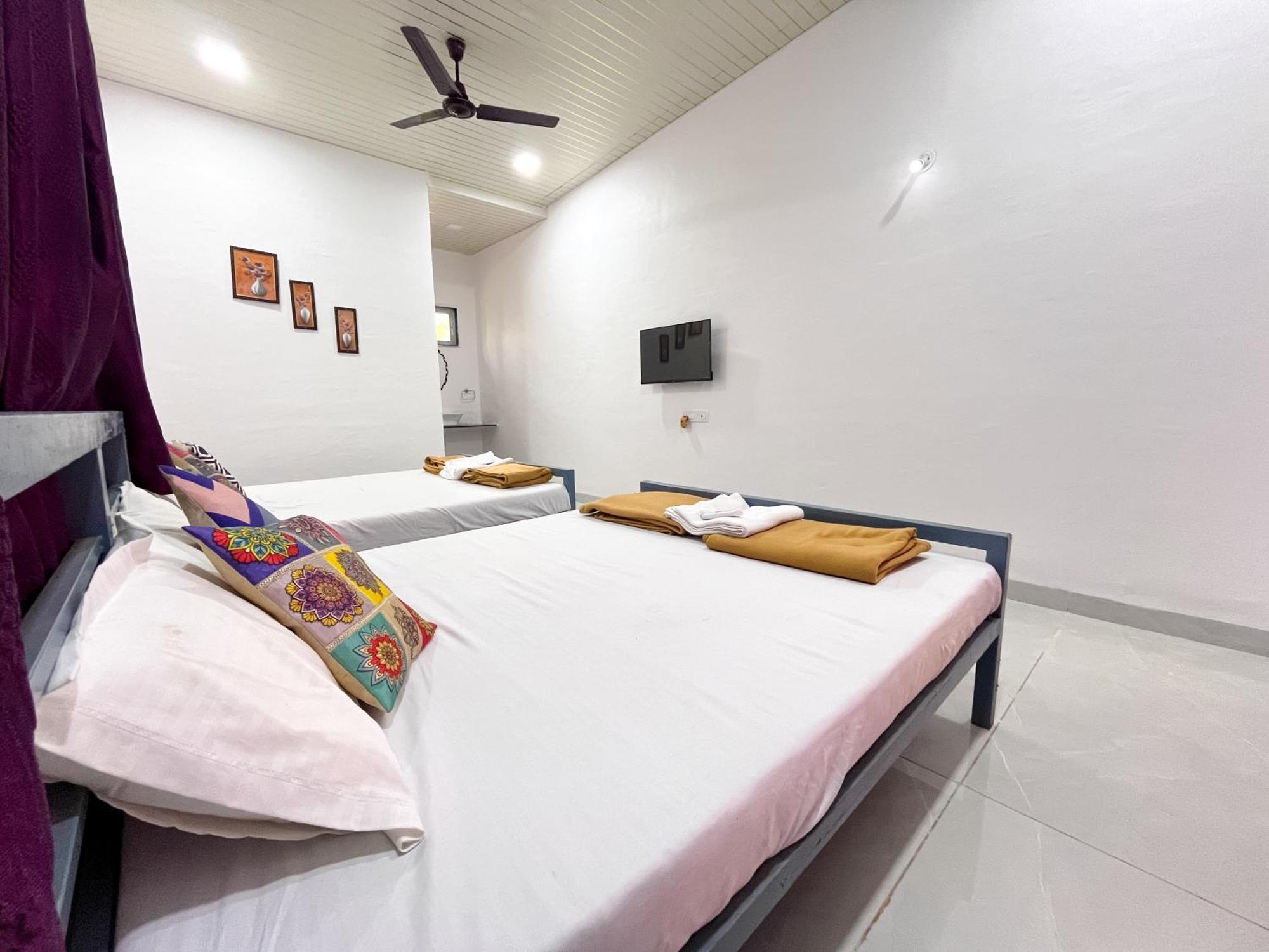 Karjat In Resort エクステリア 写真